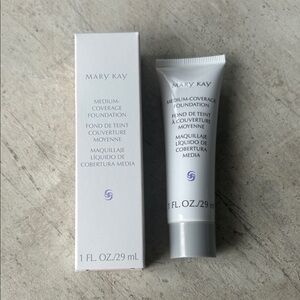 Mary Kay Medium-Coverage Foundation - Ivory 204